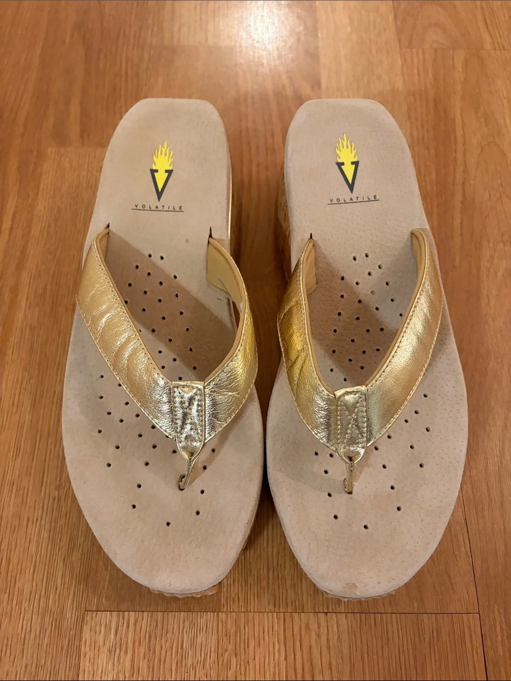 Volatile Neville Gold Metallic Thong Wedge Cork Sandals Size 10